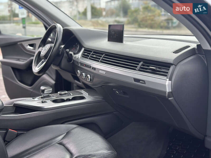 Позашляховик / Кросовер Audi Q7 2017 в Дніпрі
