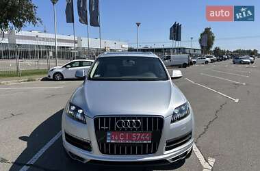 Внедорожник / Кроссовер Audi Q7 2015 в 