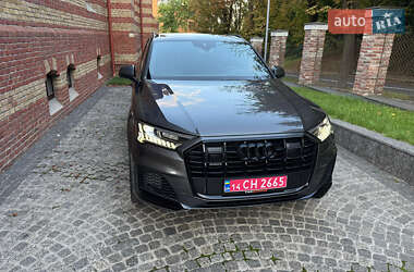 Позашляховик / Кросовер Audi Q7 2020 в 