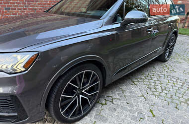 Позашляховик / Кросовер Audi Q7 2020 в 