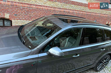 Позашляховик / Кросовер Audi Q7 2020 в 