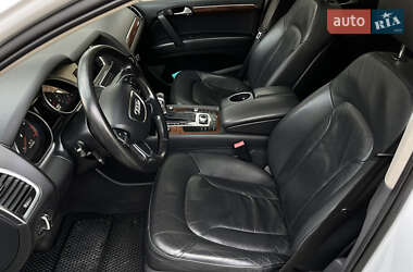 Позашляховик / Кросовер Audi Q7 2012 в 