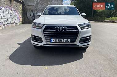 Позашляховик / Кросовер Audi Q7 2016 в 