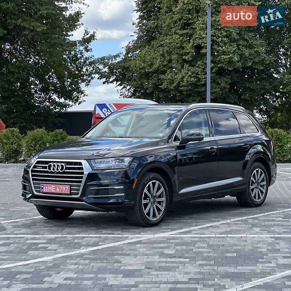 Позашляховик / Кросовер Audi Q7 2017 в 