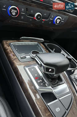 Внедорожник / Кроссовер Audi Q7 2017 в 
