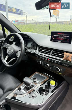 Внедорожник / Кроссовер Audi Q7 2017 в 