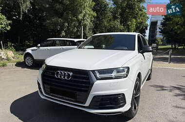 Внедорожник / Кроссовер Audi Q7 2017 в 