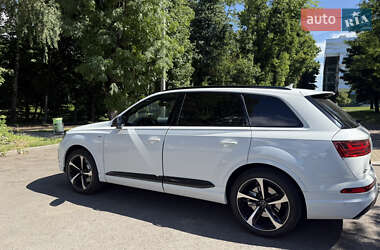 Внедорожник / Кроссовер Audi Q7 2017 в 