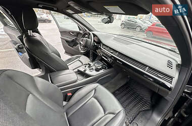 Позашляховик / Кросовер Audi Q7 2016 в 