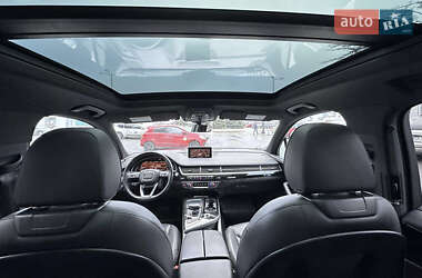 Позашляховик / Кросовер Audi Q7 2016 в 