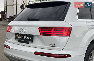 Позашляховик / Кросовер Audi Q7 2016 в 