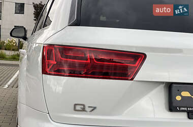 Позашляховик / Кросовер Audi Q7 2016 в 