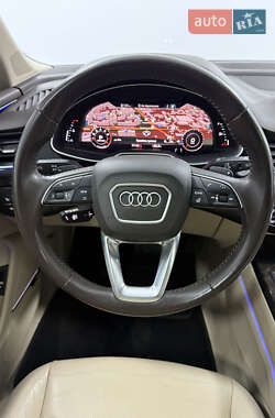 Позашляховик / Кросовер Audi Q7 2017 в 