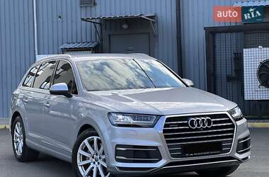 Внедорожник / Кроссовер Audi Q7 2015 в 