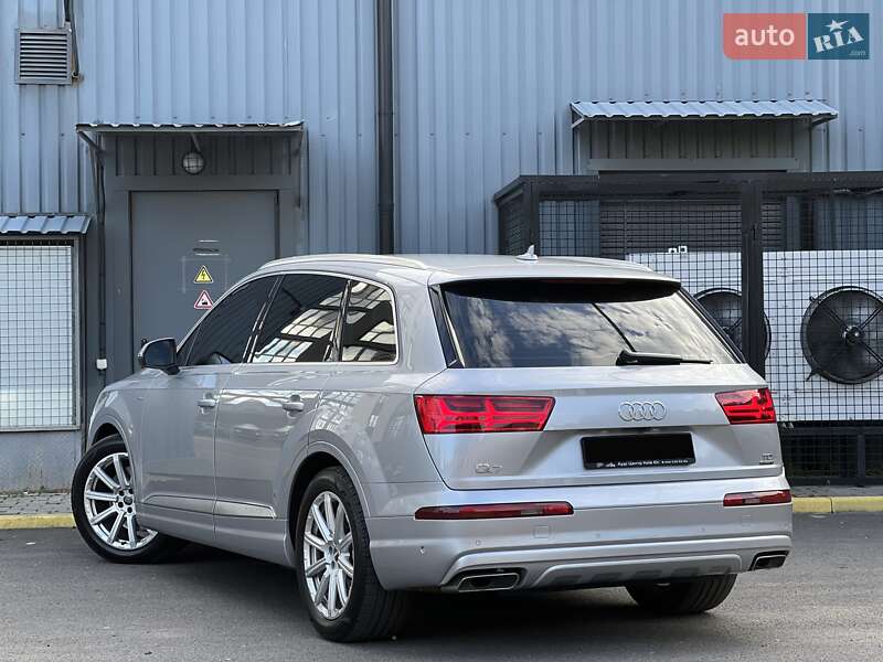 Позашляховик / Кросовер Audi Q7 2015 в Ужгороді