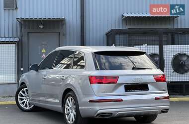 Внедорожник / Кроссовер Audi Q7 2015 в 