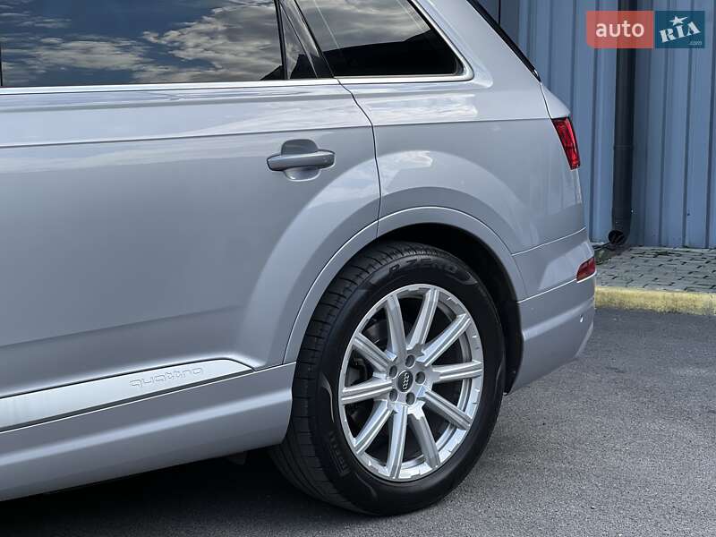 Позашляховик / Кросовер Audi Q7 2015 в Ужгороді