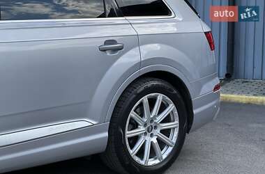 Внедорожник / Кроссовер Audi Q7 2015 в 