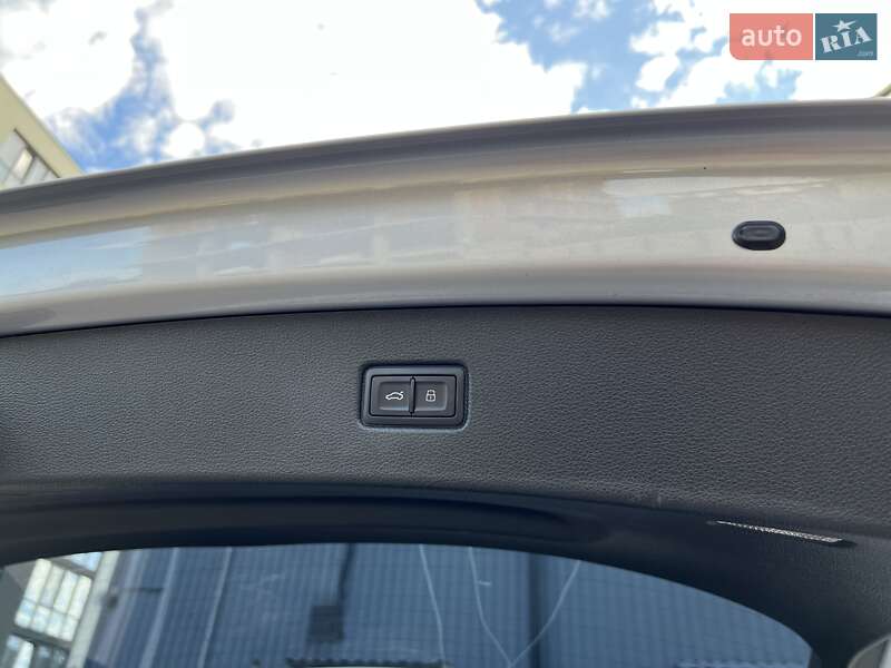 Позашляховик / Кросовер Audi Q7 2015 в Ужгороді