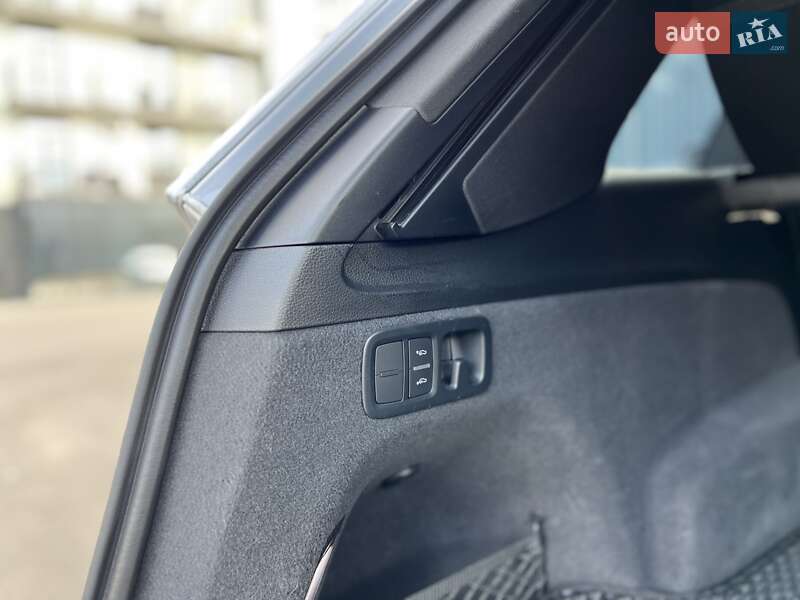 Позашляховик / Кросовер Audi Q7 2015 в Ужгороді