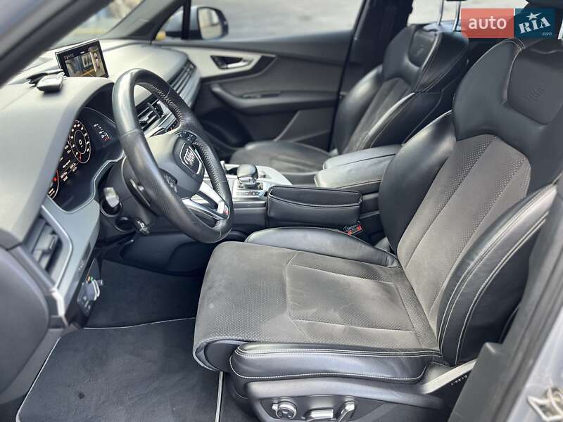 Позашляховик / Кросовер Audi Q7 2015 в Ужгороді