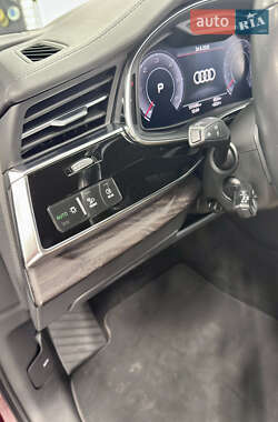 Позашляховик / Кросовер Audi Q7 2020 в 