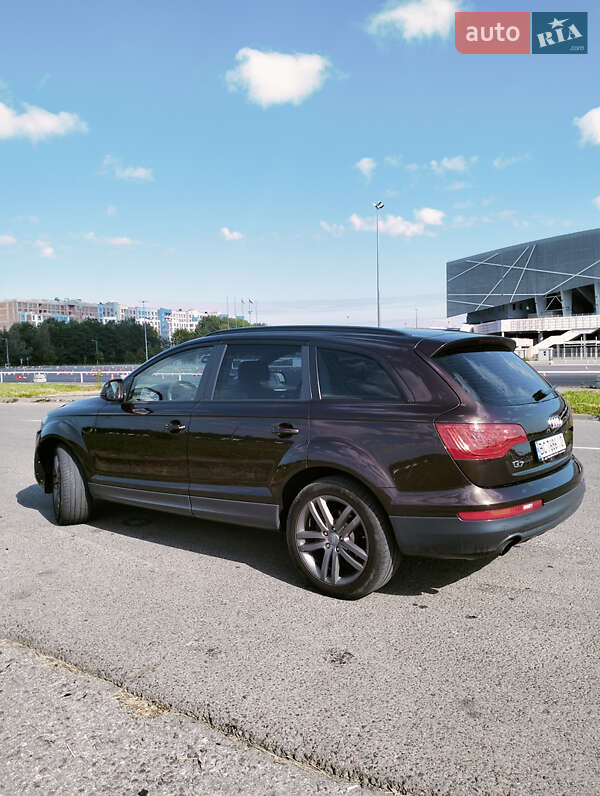 Позашляховик / Кросовер Audi Q7 2011 в Миколаєві
