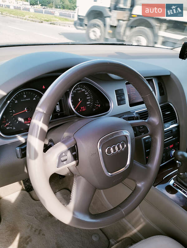 Позашляховик / Кросовер Audi Q7 2011 в Миколаєві