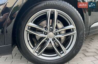 Внедорожник / Кроссовер Audi Q7 2016 в 