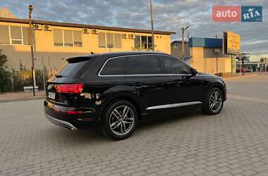 Внедорожник / Кроссовер Audi Q7 2016 в 