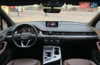 Внедорожник / Кроссовер Audi Q7 2016 в 