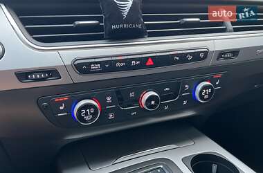 Внедорожник / Кроссовер Audi Q7 2016 в 