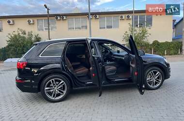 Внедорожник / Кроссовер Audi Q7 2016 в 