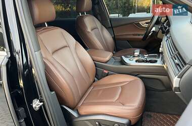Внедорожник / Кроссовер Audi Q7 2016 в 