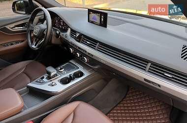 Внедорожник / Кроссовер Audi Q7 2016 в 