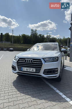 Внедорожник / Кроссовер Audi Q7 2016 в 