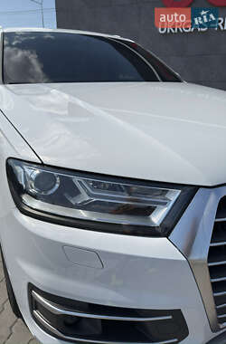 Внедорожник / Кроссовер Audi Q7 2016 в 