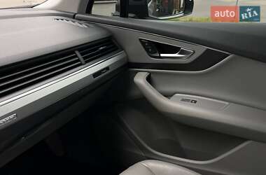Внедорожник / Кроссовер Audi Q7 2017 в 