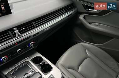 Внедорожник / Кроссовер Audi Q7 2017 в 