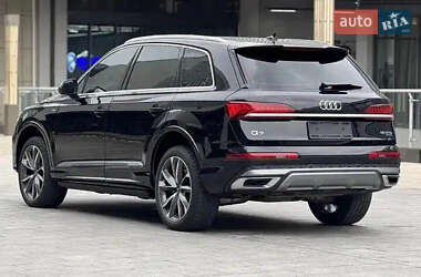 Внедорожник / Кроссовер Audi Q7 2021 в 