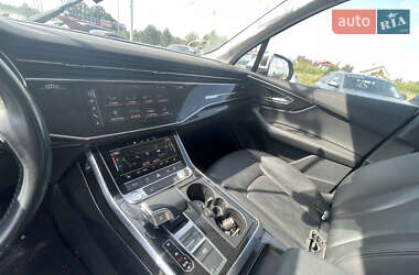Позашляховик / Кросовер Audi Q7 2019 в 