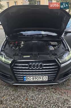 Внедорожник / Кроссовер Audi Q7 2016 в 