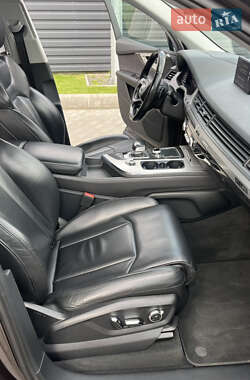 Позашляховик / Кросовер Audi Q7 2015 в 