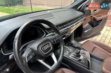 Внедорожник / Кроссовер Audi Q7 2016 в 