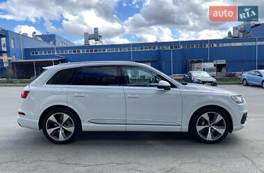 Внедорожник / Кроссовер Audi Q7 2016 в 