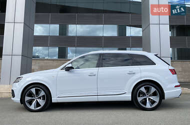 Внедорожник / Кроссовер Audi Q7 2016 в 
