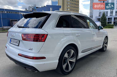Внедорожник / Кроссовер Audi Q7 2016 в 