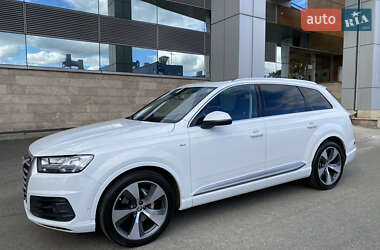 Внедорожник / Кроссовер Audi Q7 2016 в 