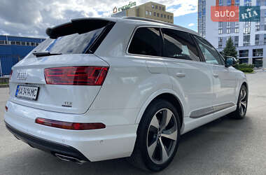 Внедорожник / Кроссовер Audi Q7 2016 в 