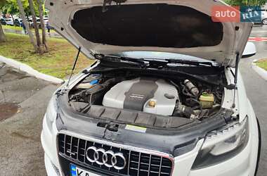Позашляховик / Кросовер Audi Q7 2013 в 